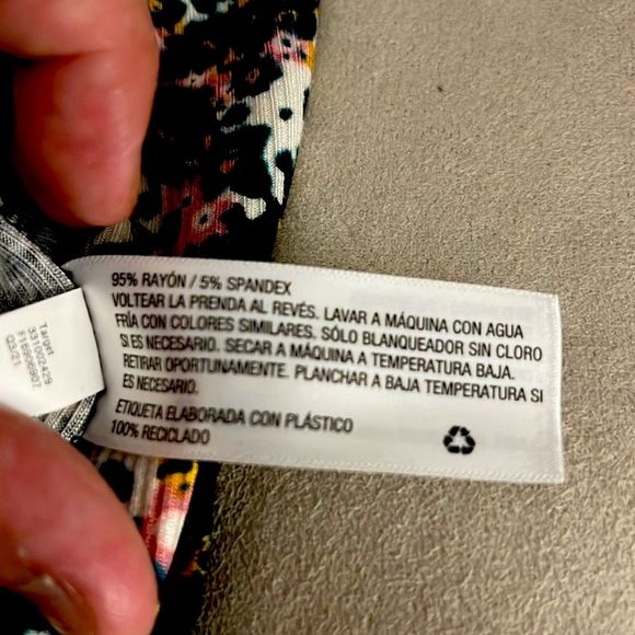 NWOT Y2K WOMENS CROPPED RIBBED KNIT FLORAL LONG SLEEVE TOO SIZE LARGE - Picture 8 of 8